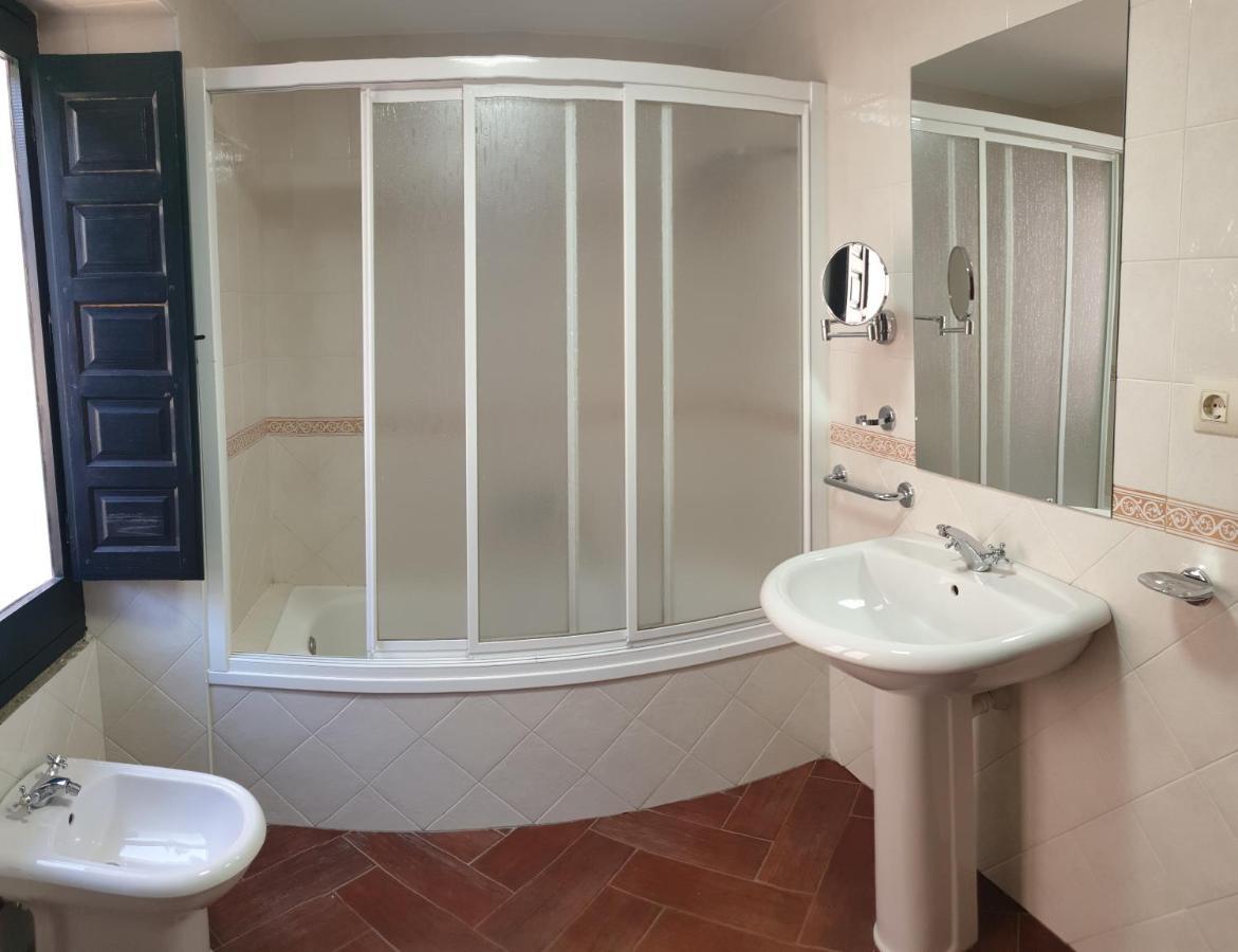 Budget Double Room,1002261807:JPEG