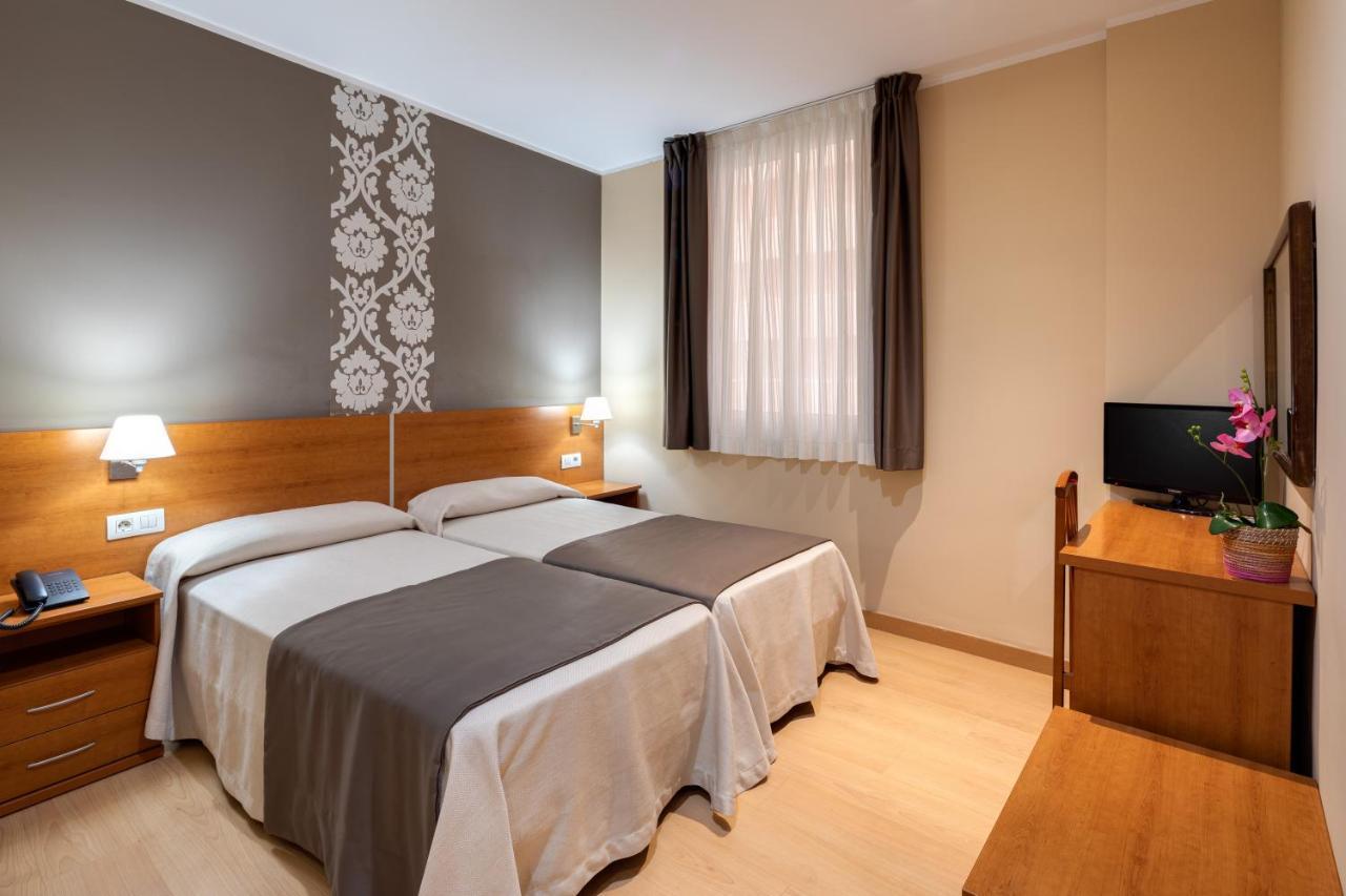 Quarto com Cama de Casal ou 2 de Solteiro