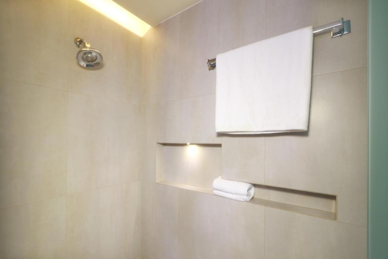 Standard Room with Two Queen Beds,1444241464:JPEG