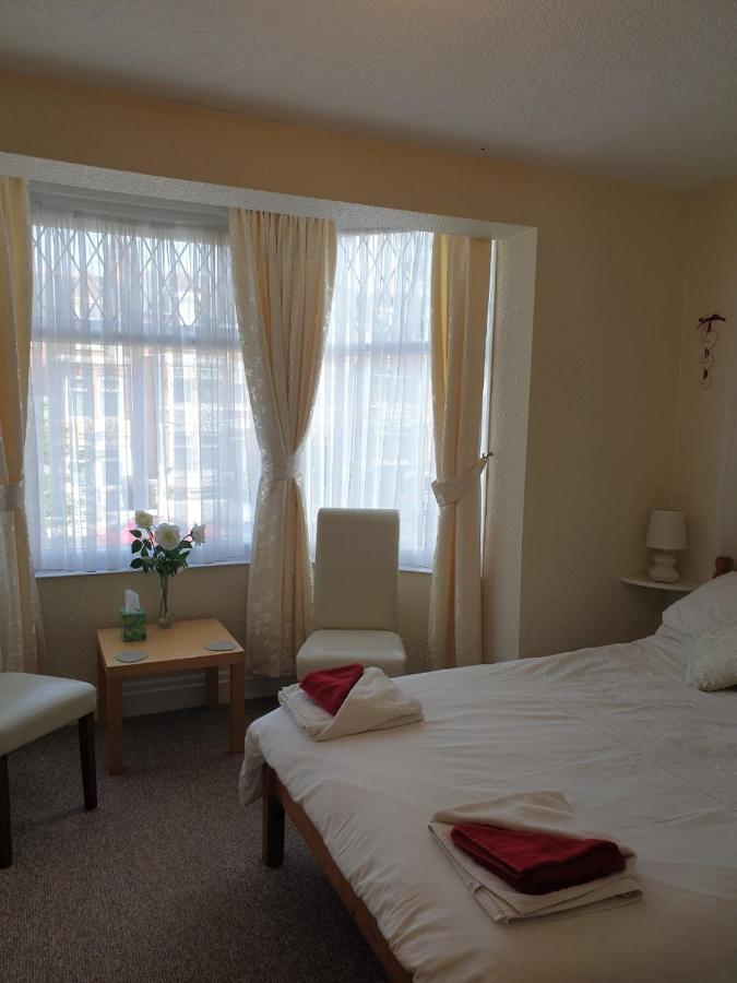 Double Room with Bay Window,403123617:JPEG