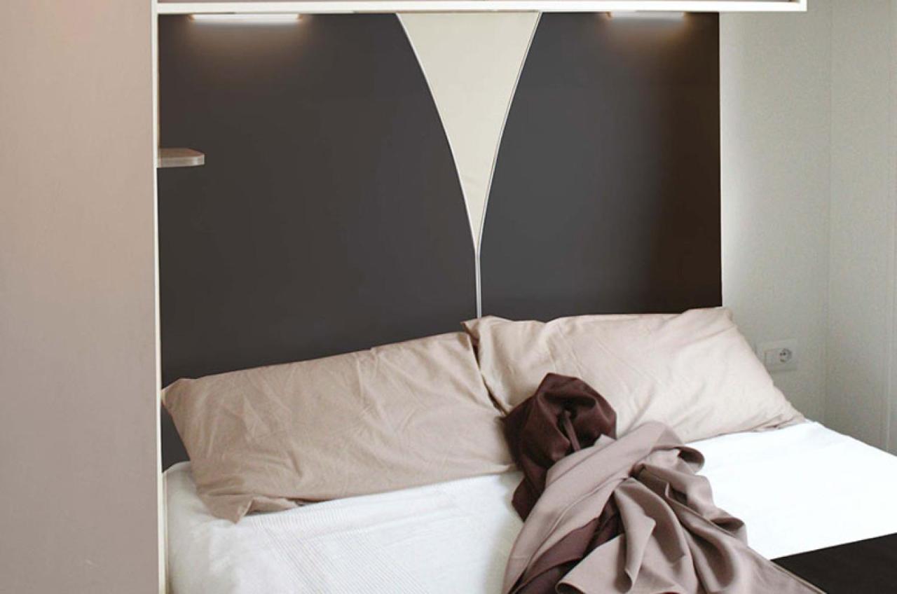 Mobile Home Glam - Towels / Bed linen available for a fee - Pets allowed on request with extra charge