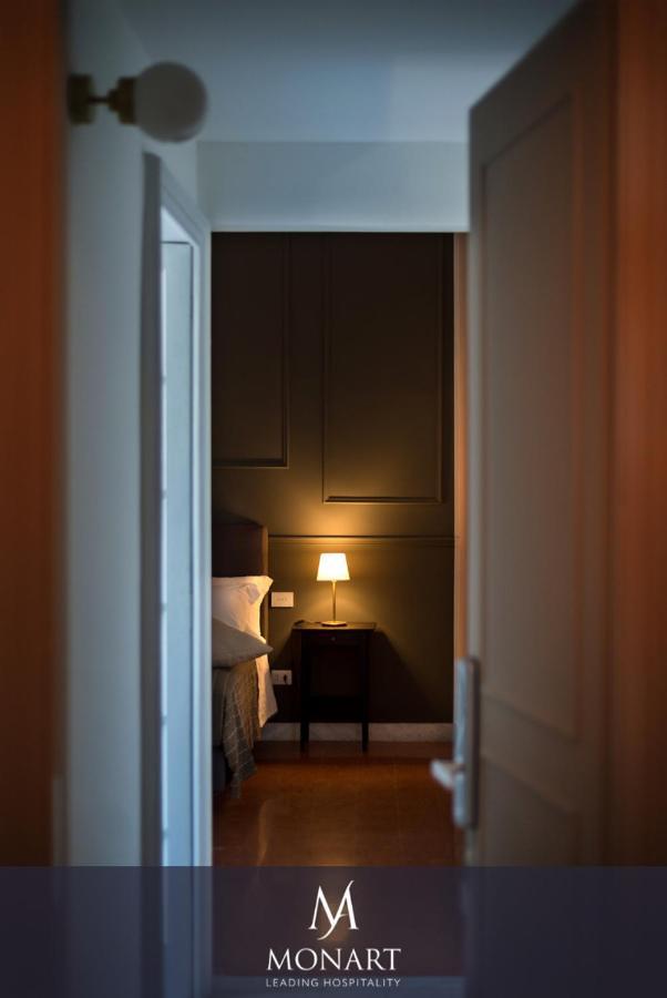 Superior King Room Balcony