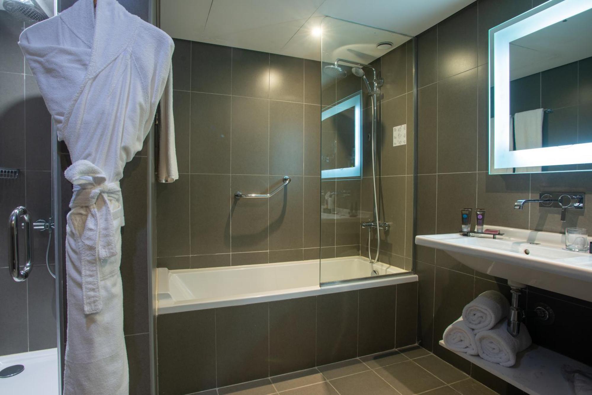 Superior King Suite