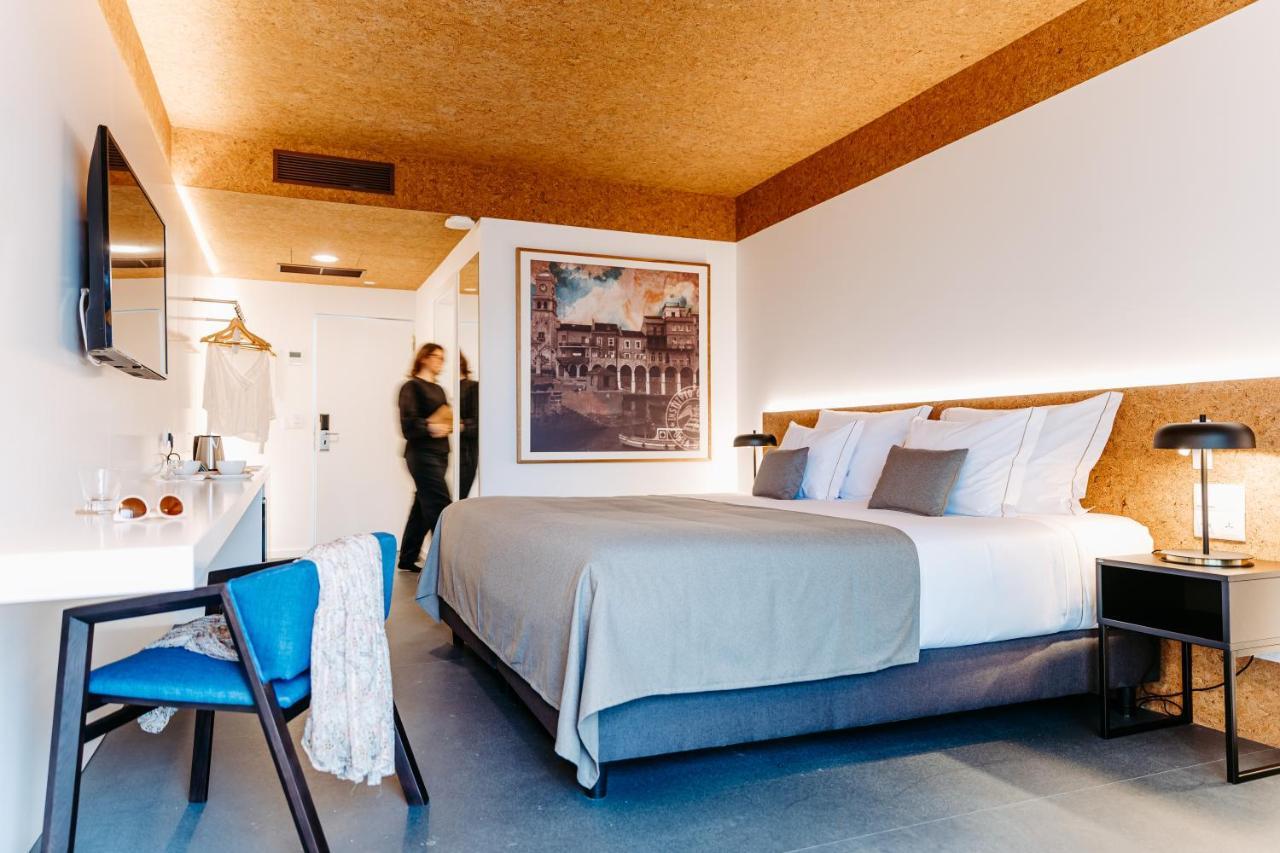 Zimmer mit Kingsize-Bett
