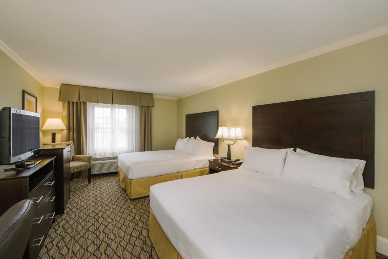 Standard Queen Room with Two Queen Beds