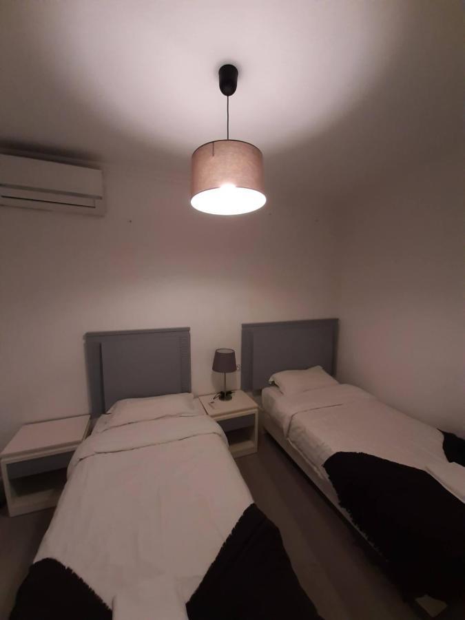 Room without Window 2 beds