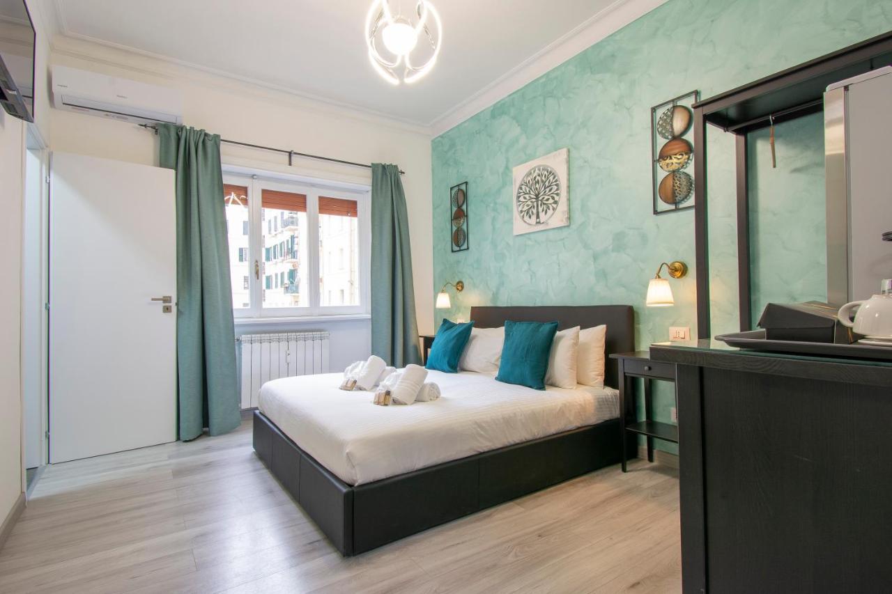 Deluxe Double Room Shower