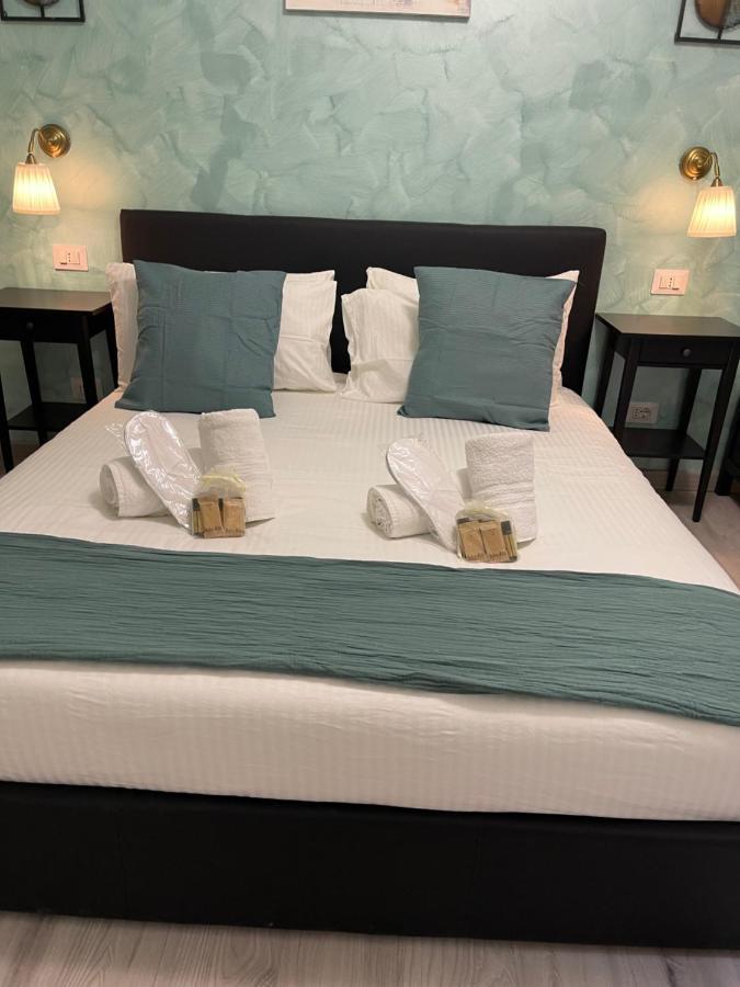Deluxe Double Room Shower