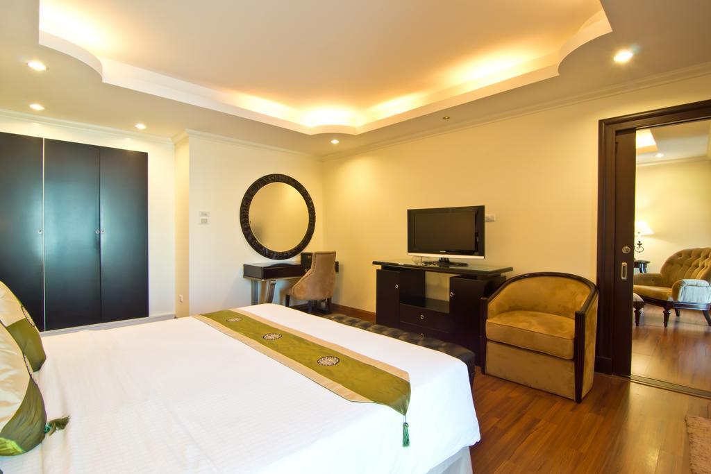 One-Bedroom Suite,112800894:JPEG