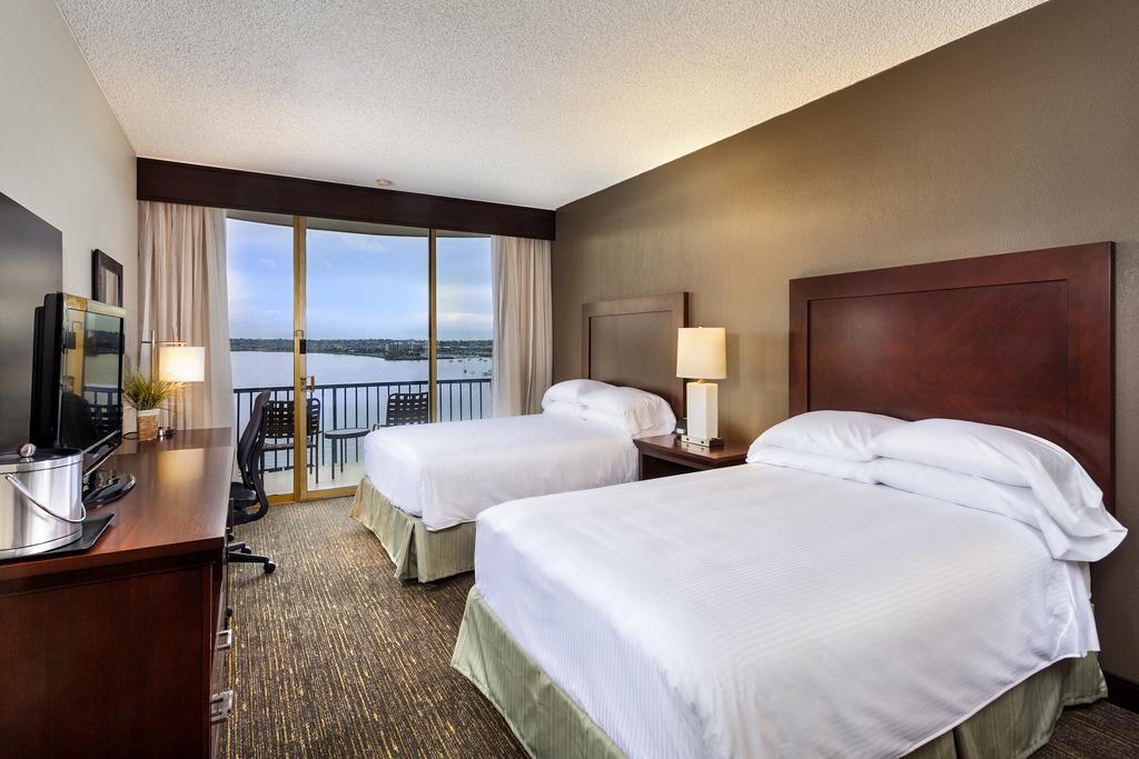 Chambre Premium avec 2 Lits Doubles - Vue sur Baie - Non-Fumeurs