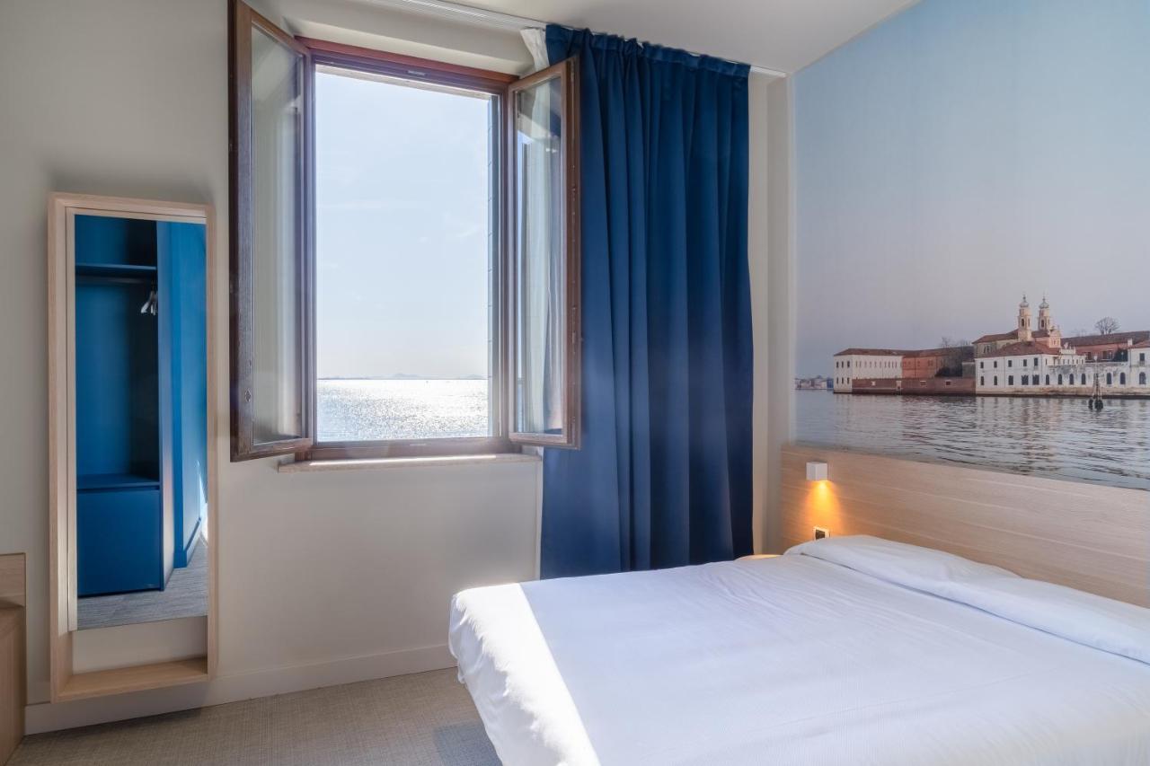 Deluxe Room,1141444393:JPEG