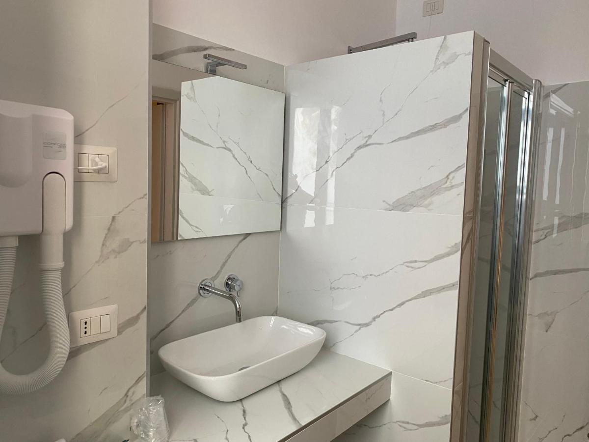 Single Rooms
