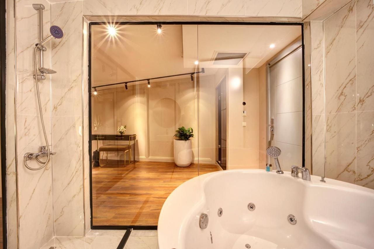 King Room Spa Bath