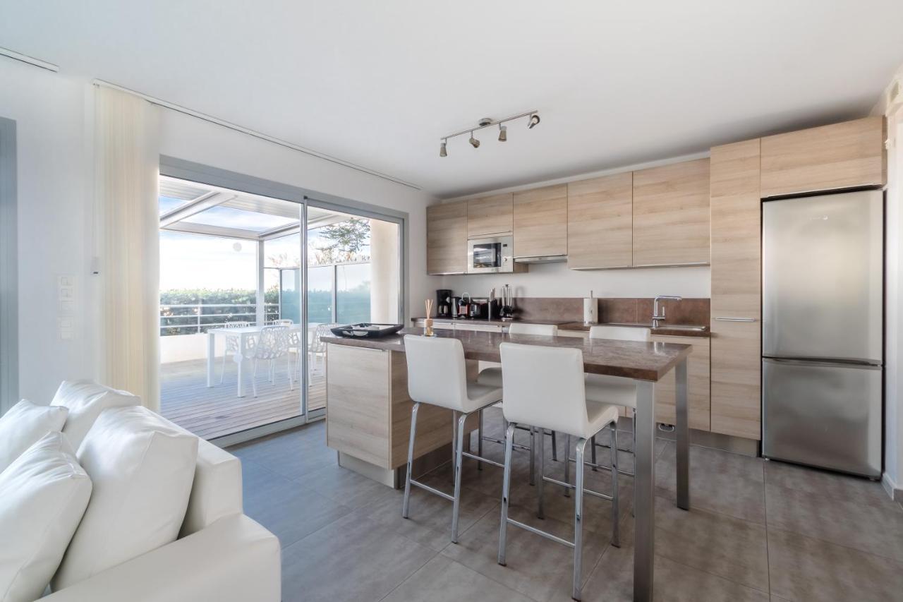 Two-Bedroom Apartment Sea View Ground Floor