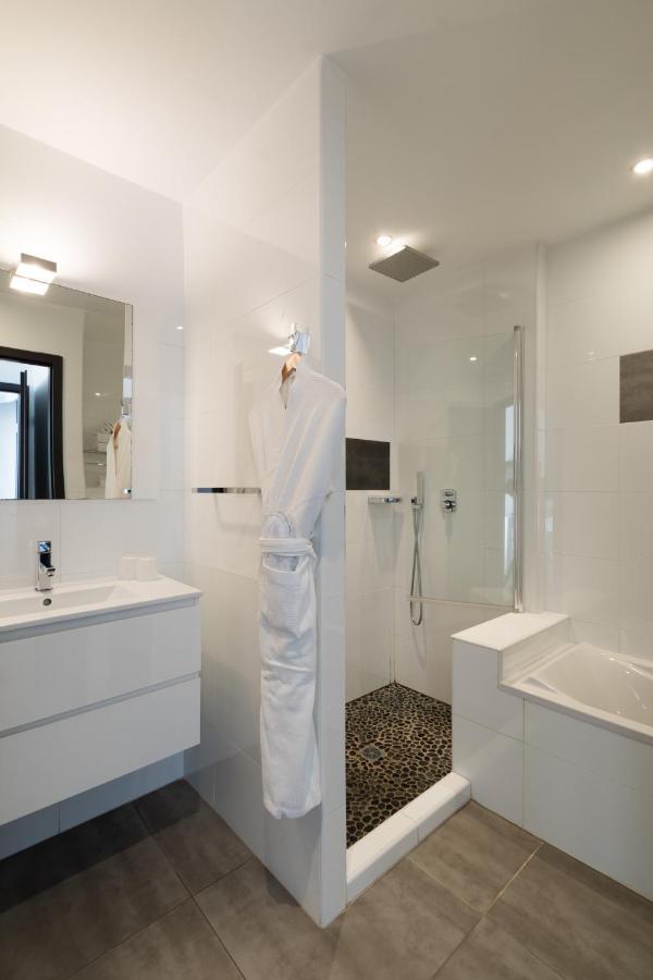 Two-Bedroom Apartment Sea View Ground Floor
