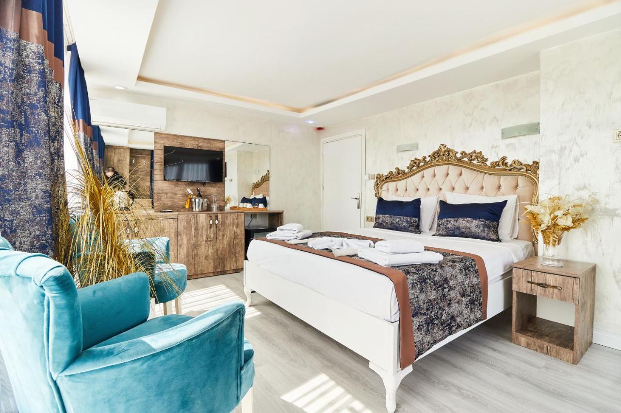 Double Room with Balcony and Sea View