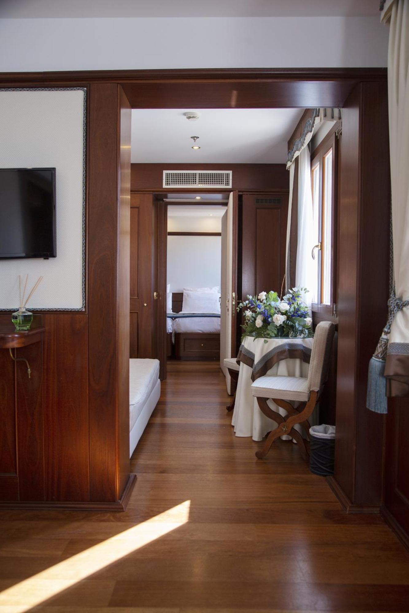 Junior Suite Lagoon View