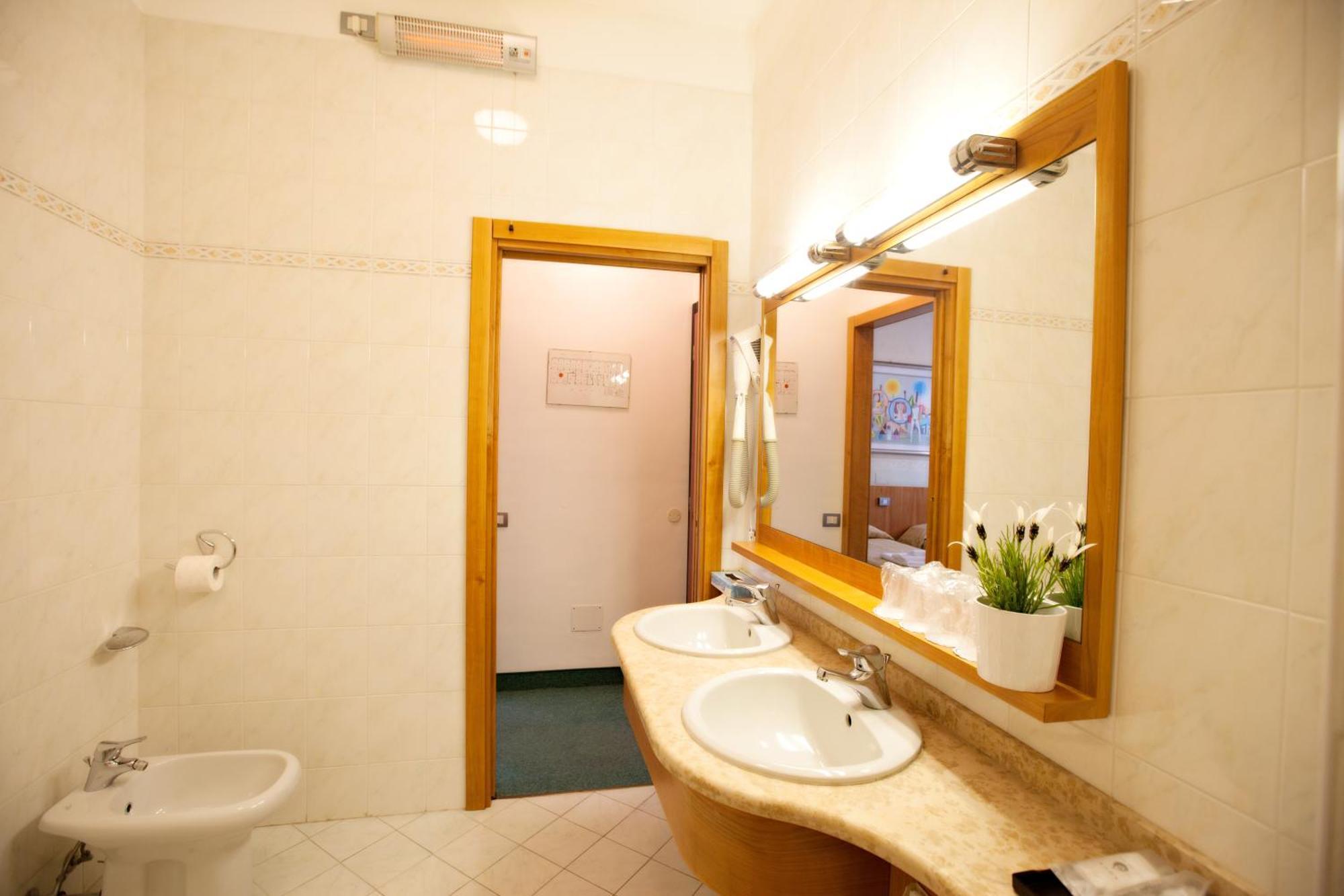Habitación Cuádruple con ducha