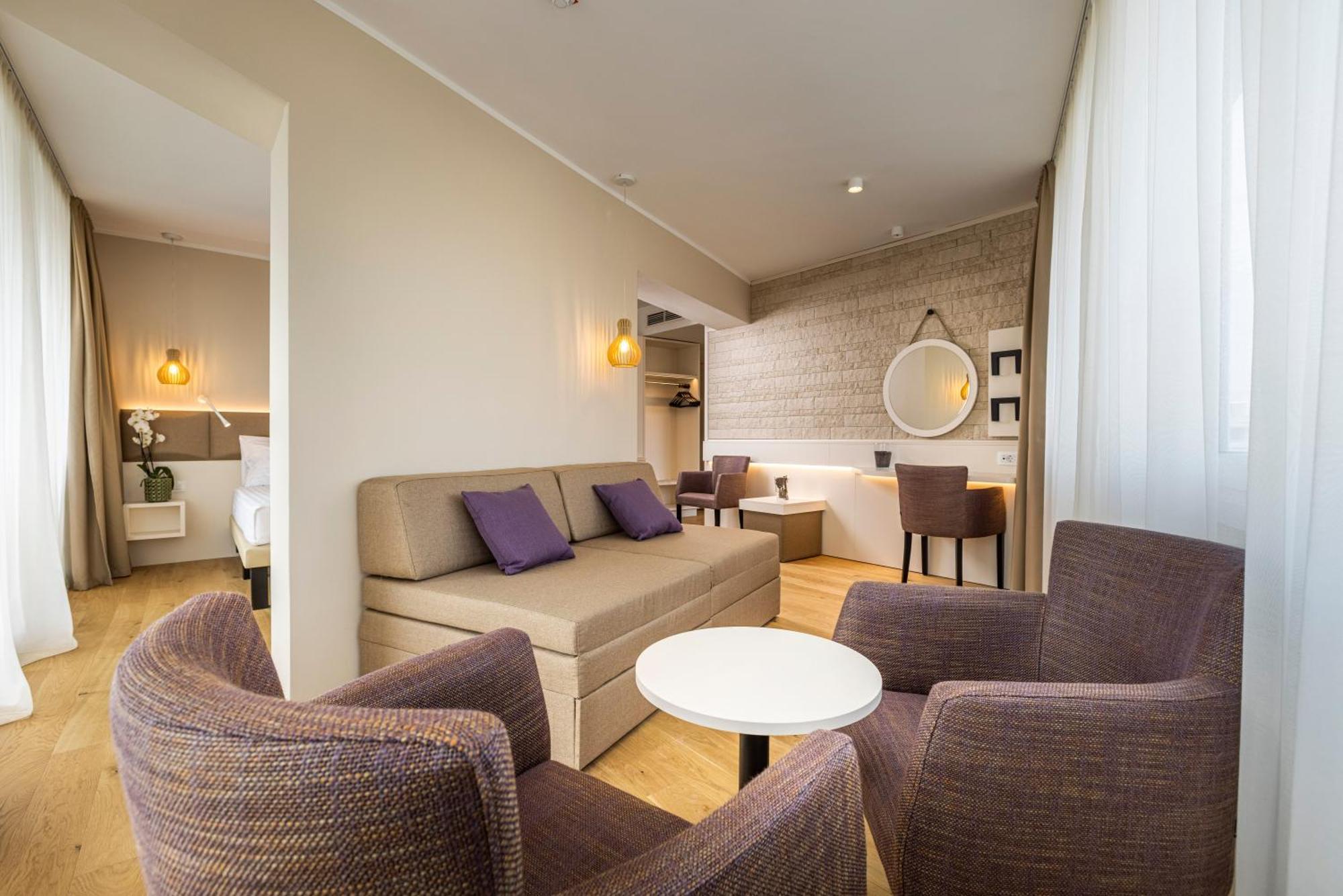 Captain Suite with Sea View and Balcony