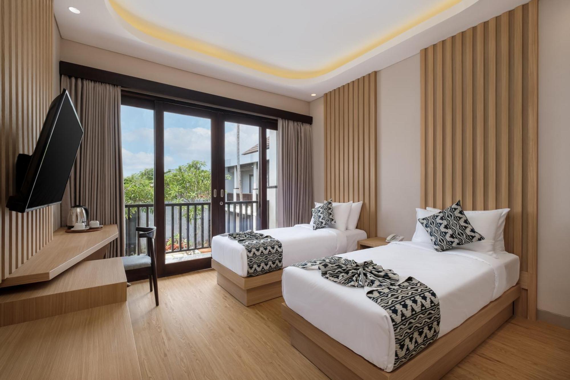 Deluxe Double or Twin Room Pool View