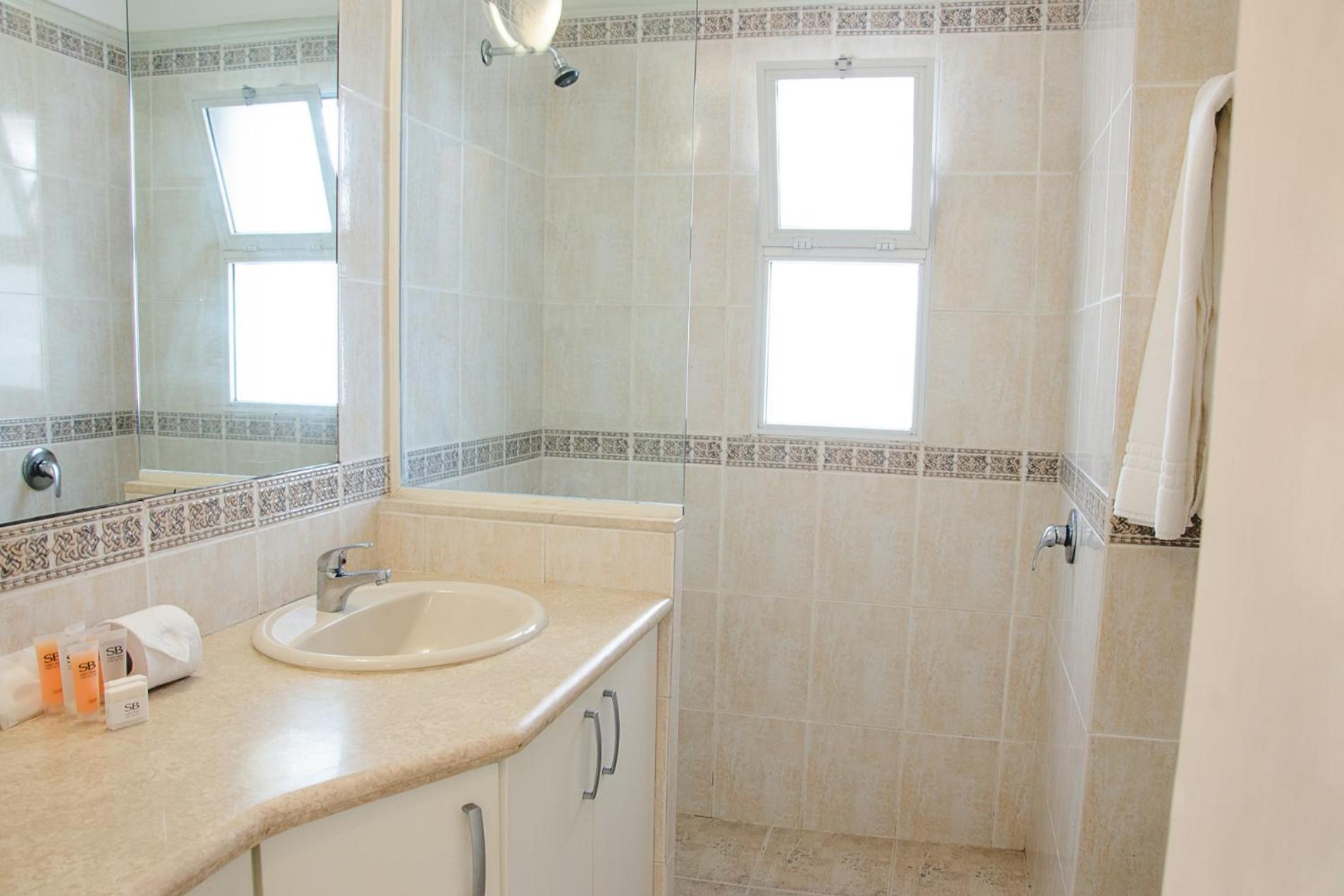 One-Bedroom Apartment (30mts from hotel)