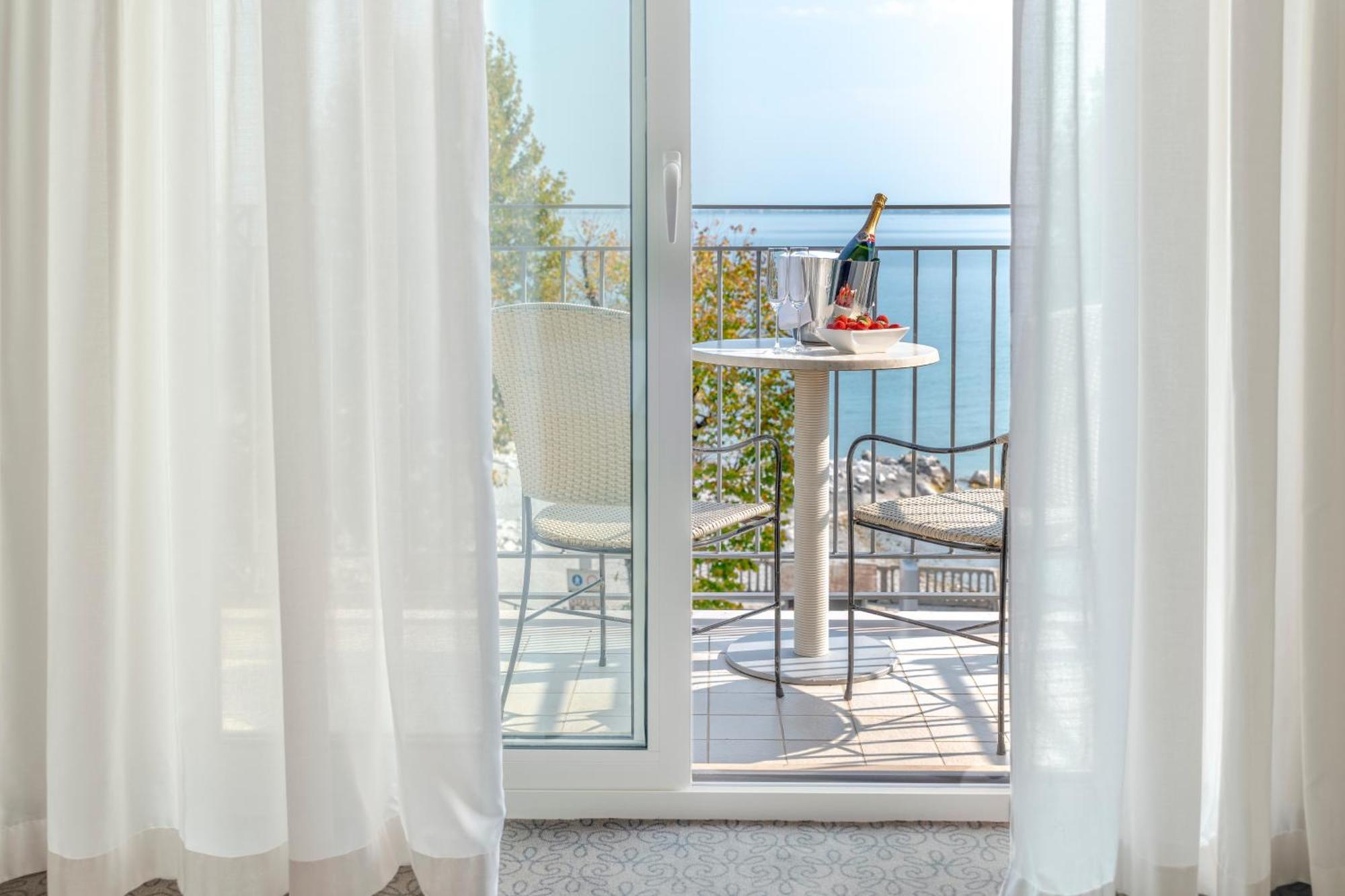 Junior Suite Balcony Lake View