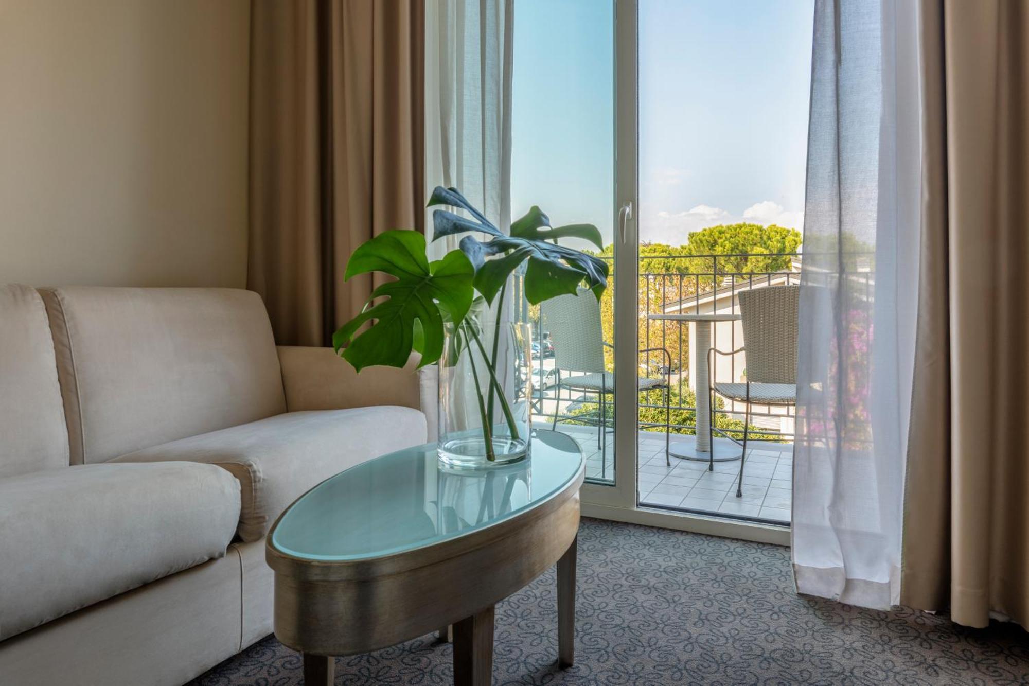 Suite Balcony Lake View