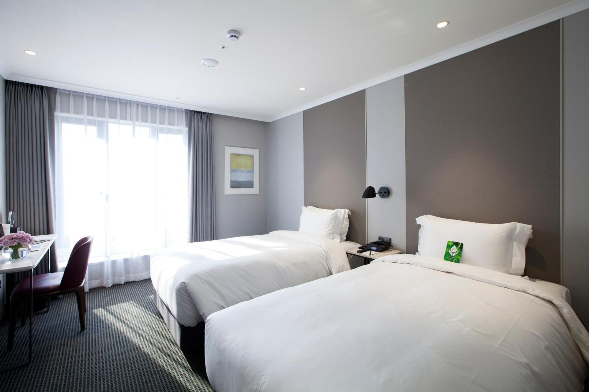 Deluxe Twin Room No
