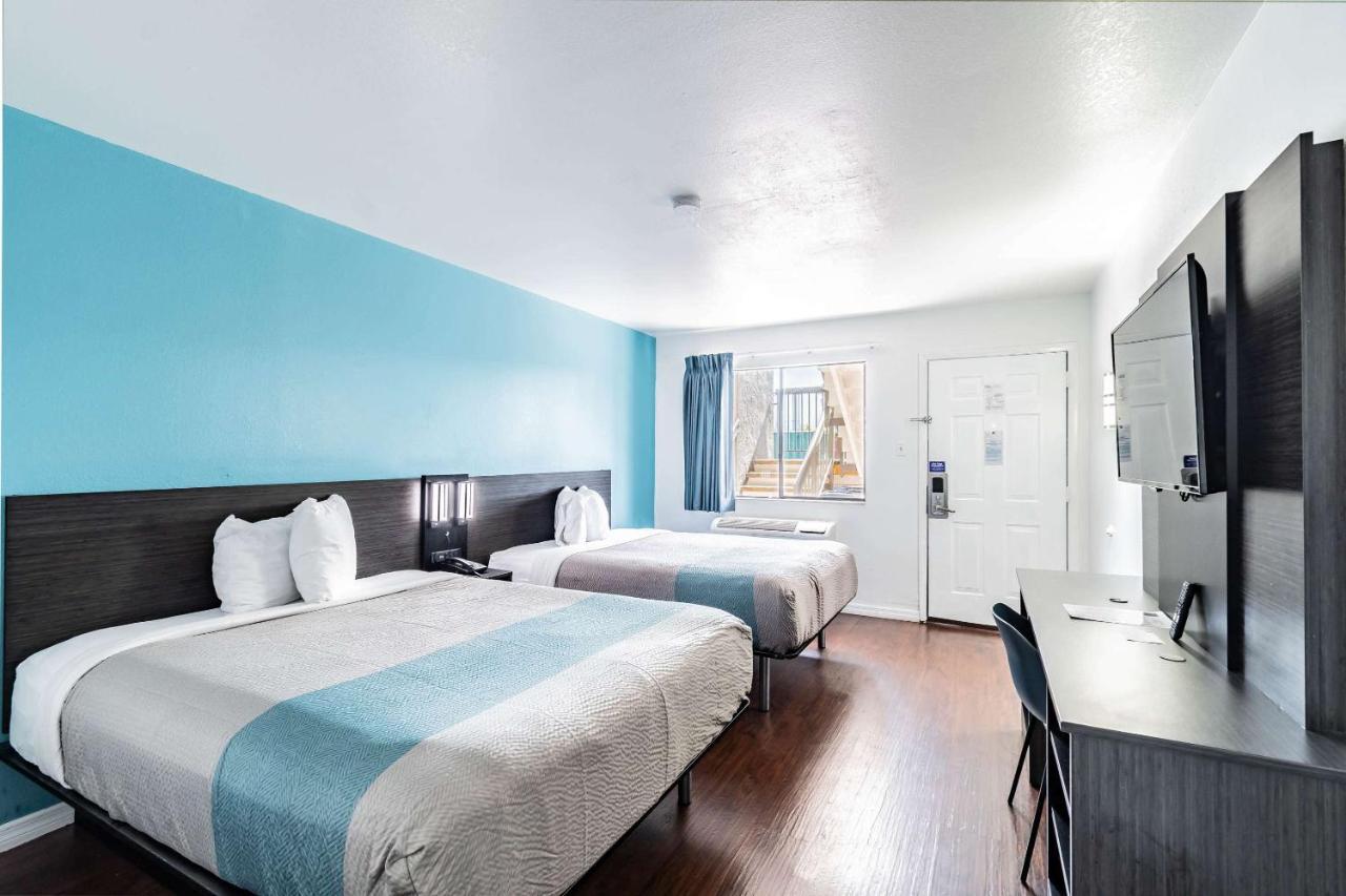 Queen Room Two Queen Beds Non-Smoking
