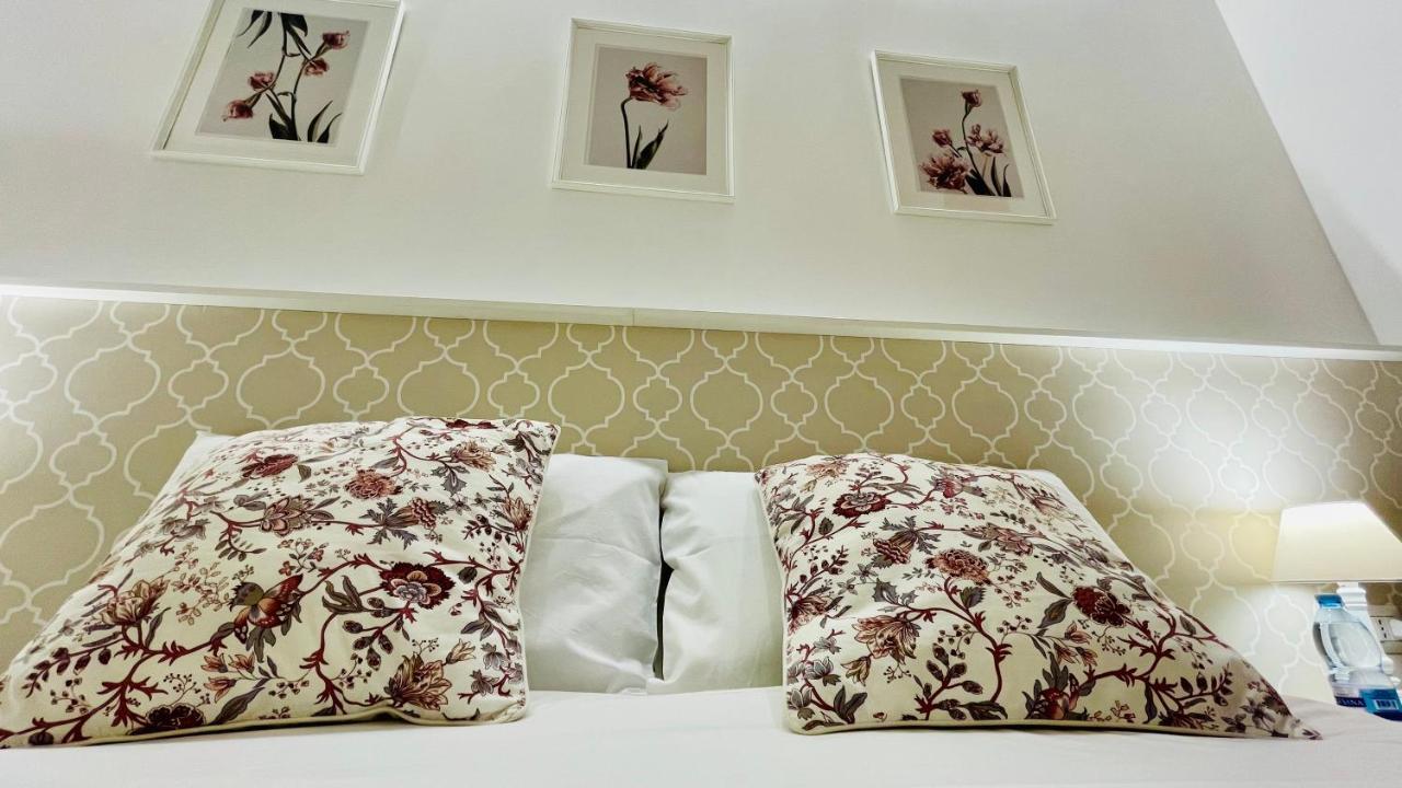 Double or Twin Room Private Bathroom