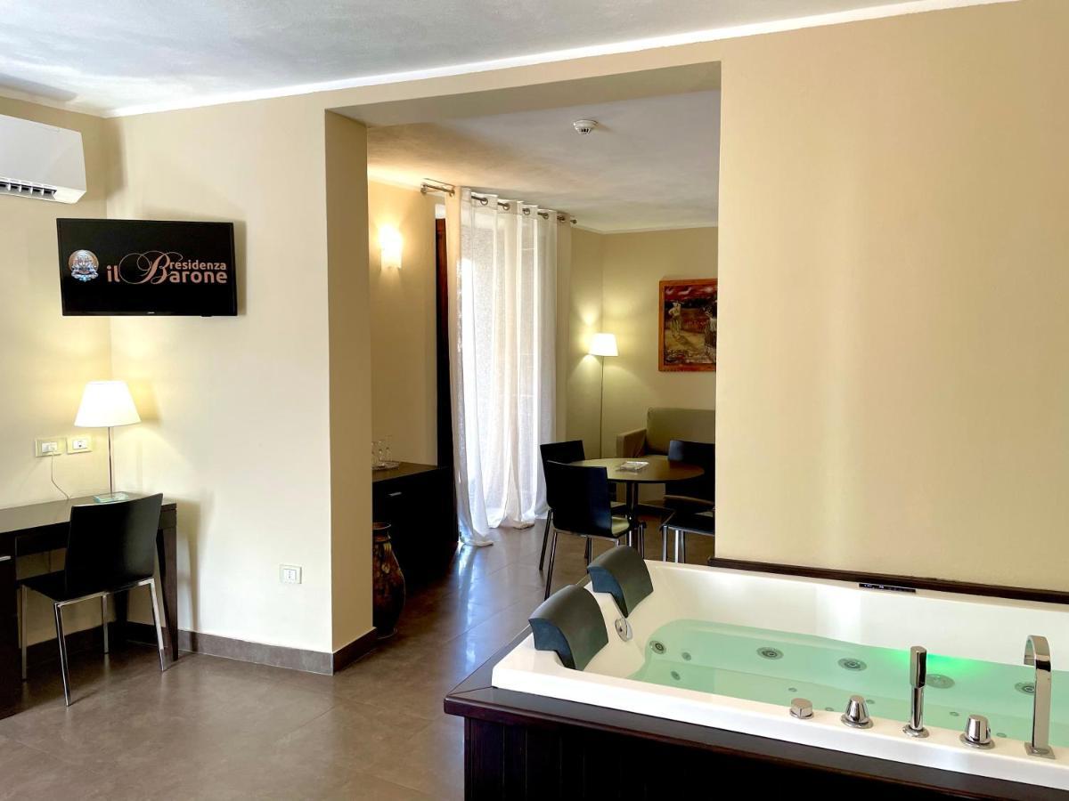 Deluxe Suite Spa Bath