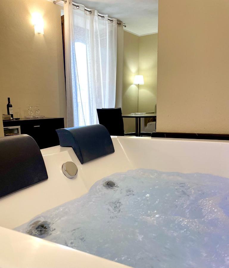Deluxe Suite Spa Bath