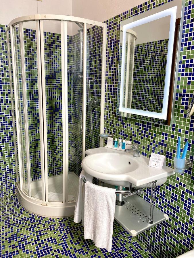 Deluxe Suite Spa Bath