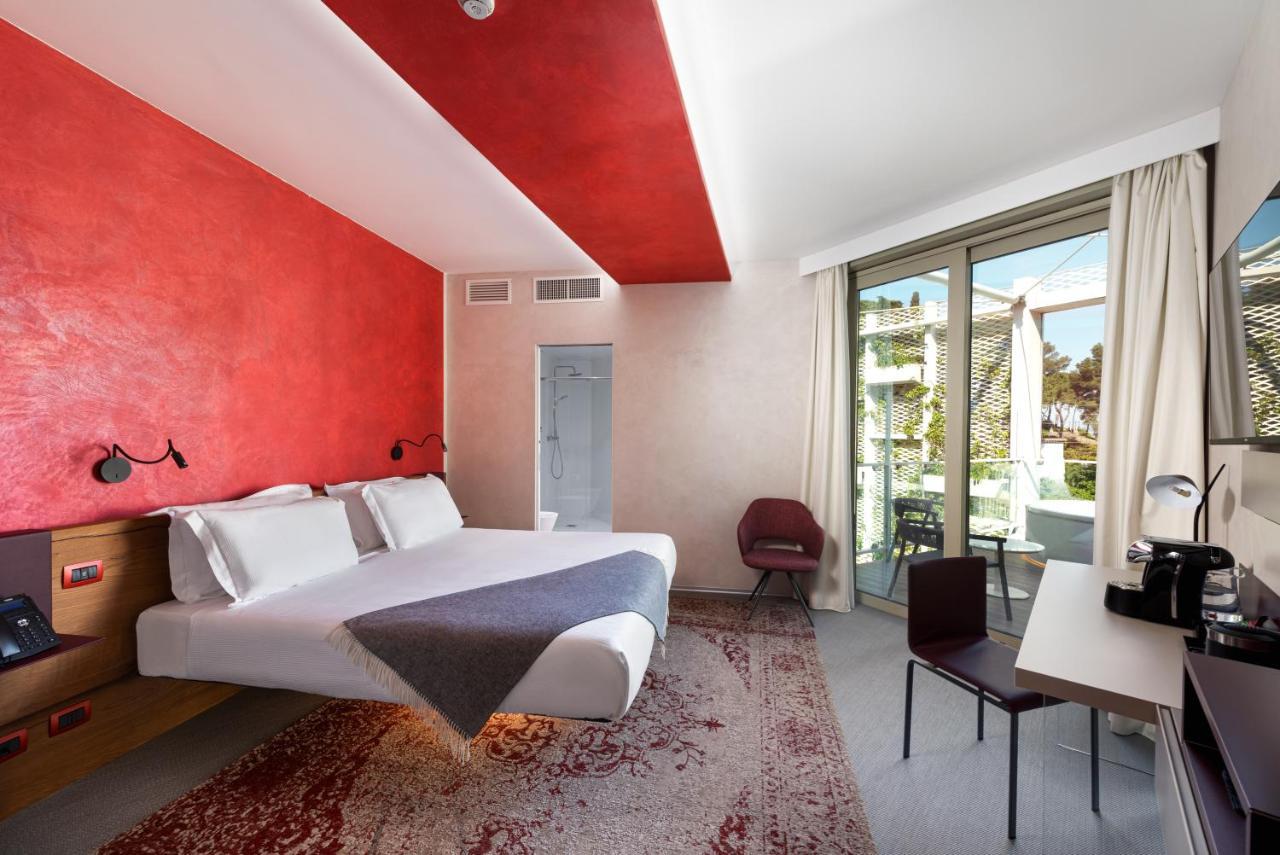Deluxe Double Room with Terrace & Jacuzzi,1263835099:JPEG