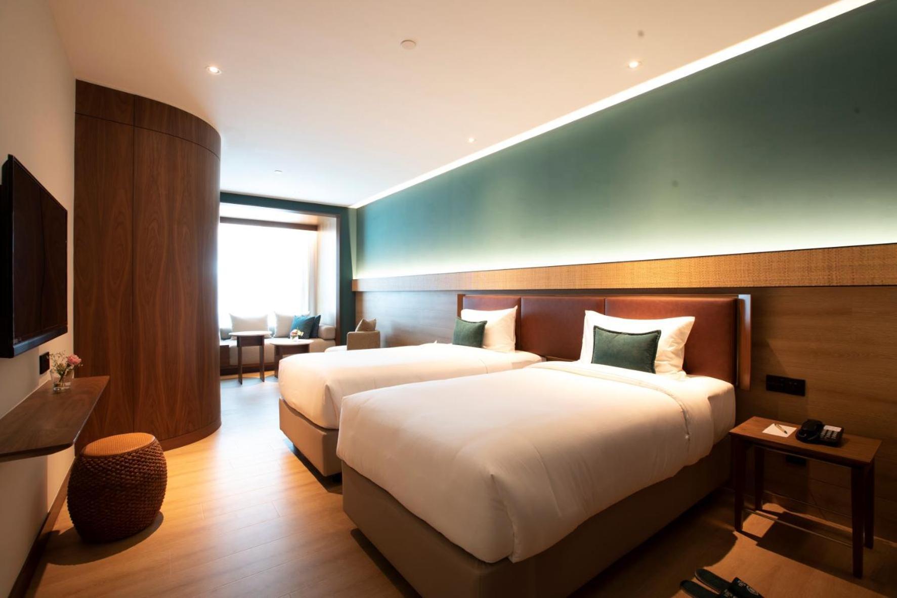 Emerald Room Deluxe Twin