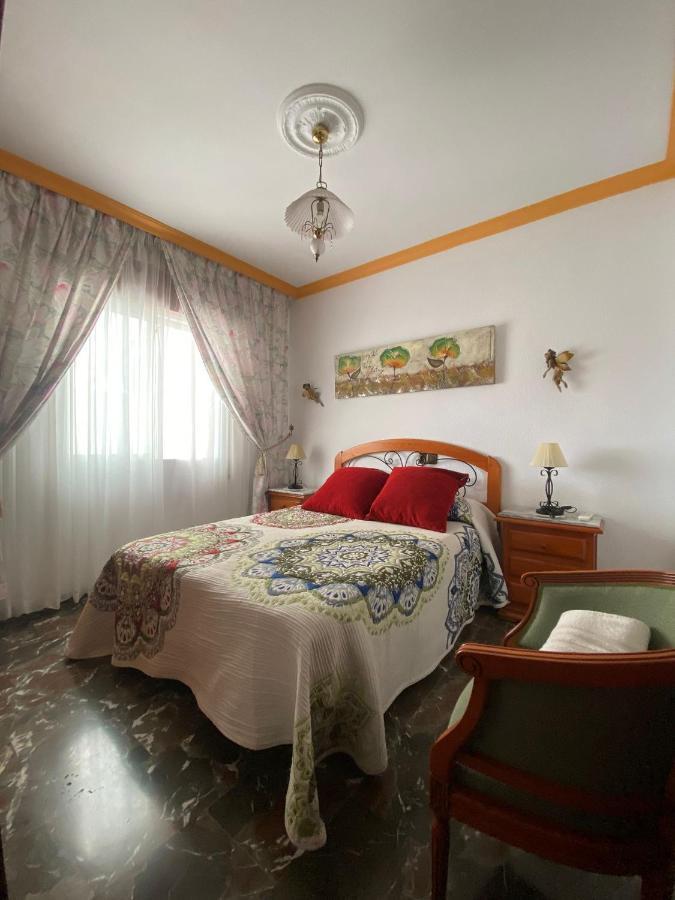 Double or Twin Room with Shared Bathroom,1271902960:JPEG