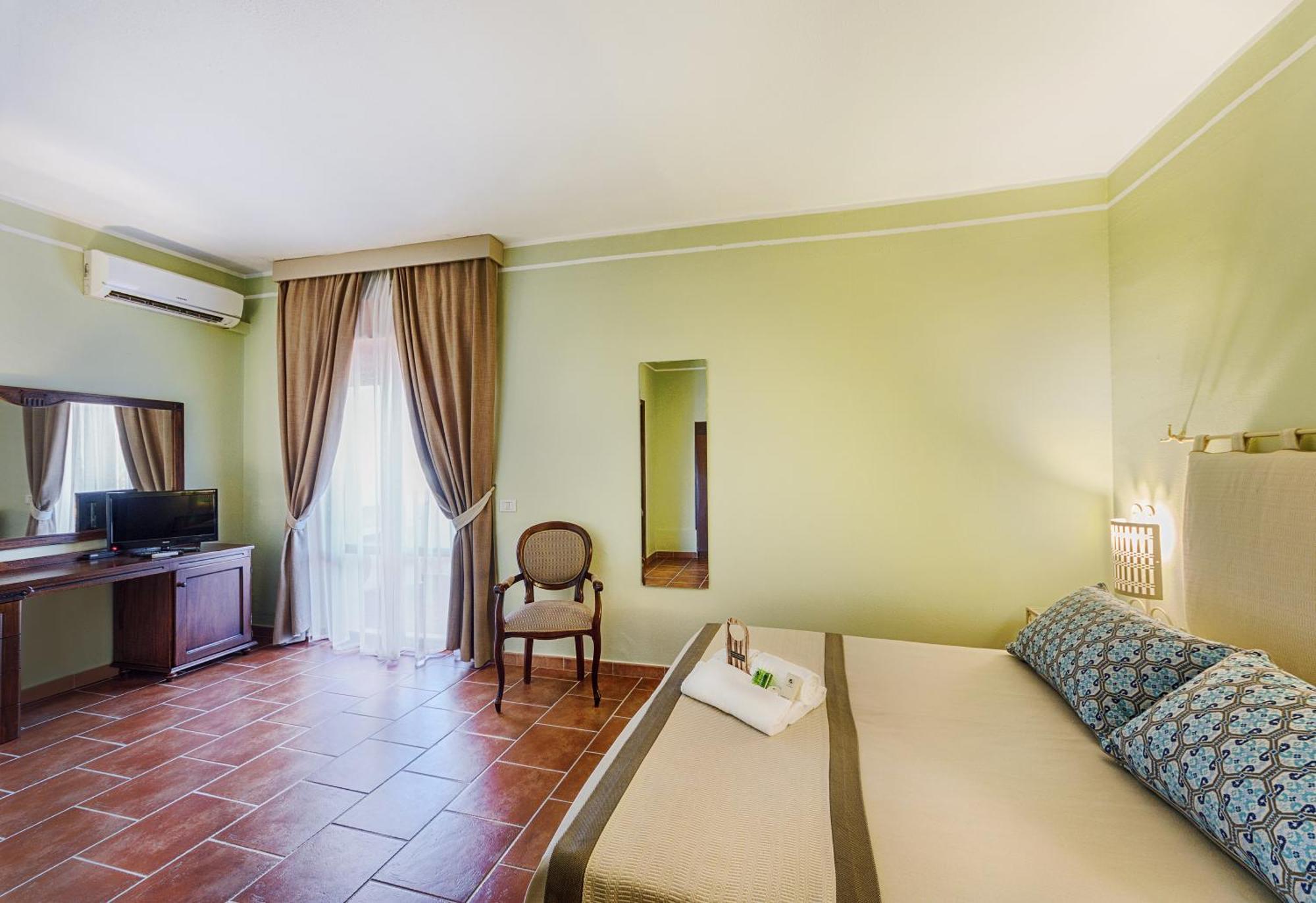 Triple Room,1274493586:JPEG