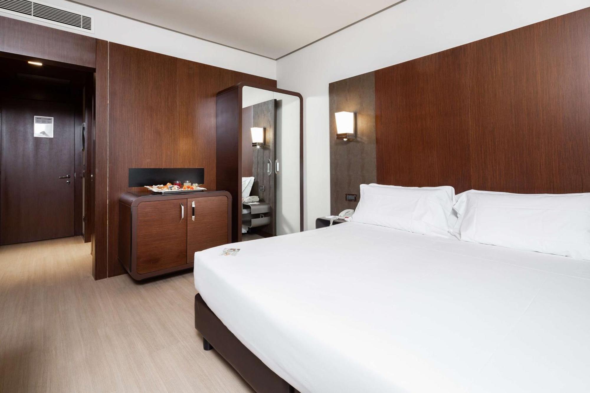 Standard King Room Spa Access