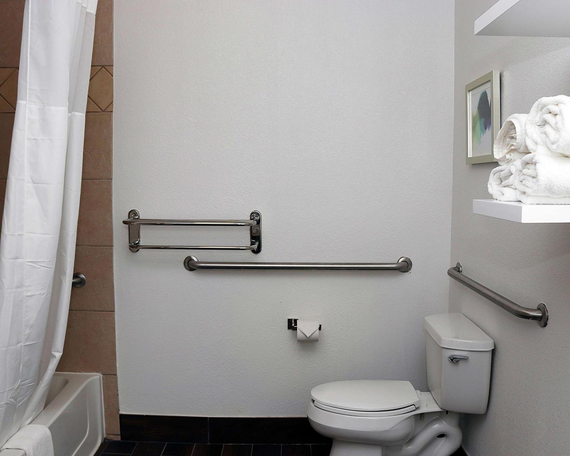 King Room Accessible Tub Mobility Hearing Access or Non-Smoking