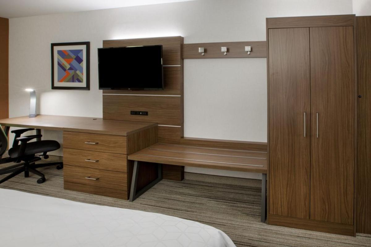 Standard Queen Room with Two Queen Beds