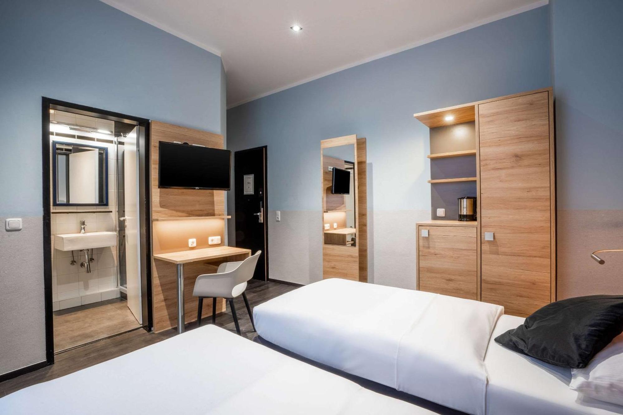 Standard Twin Room - Non-Smoking,1276926160:JPEG