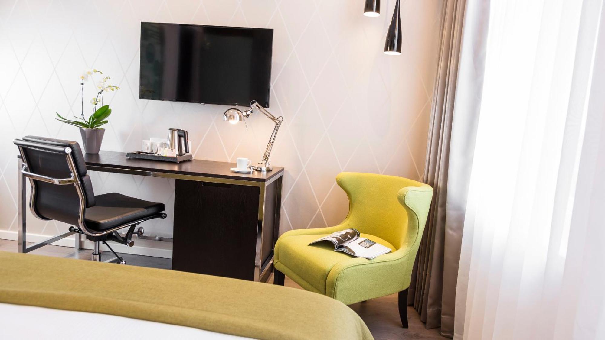 Standard Queen Room