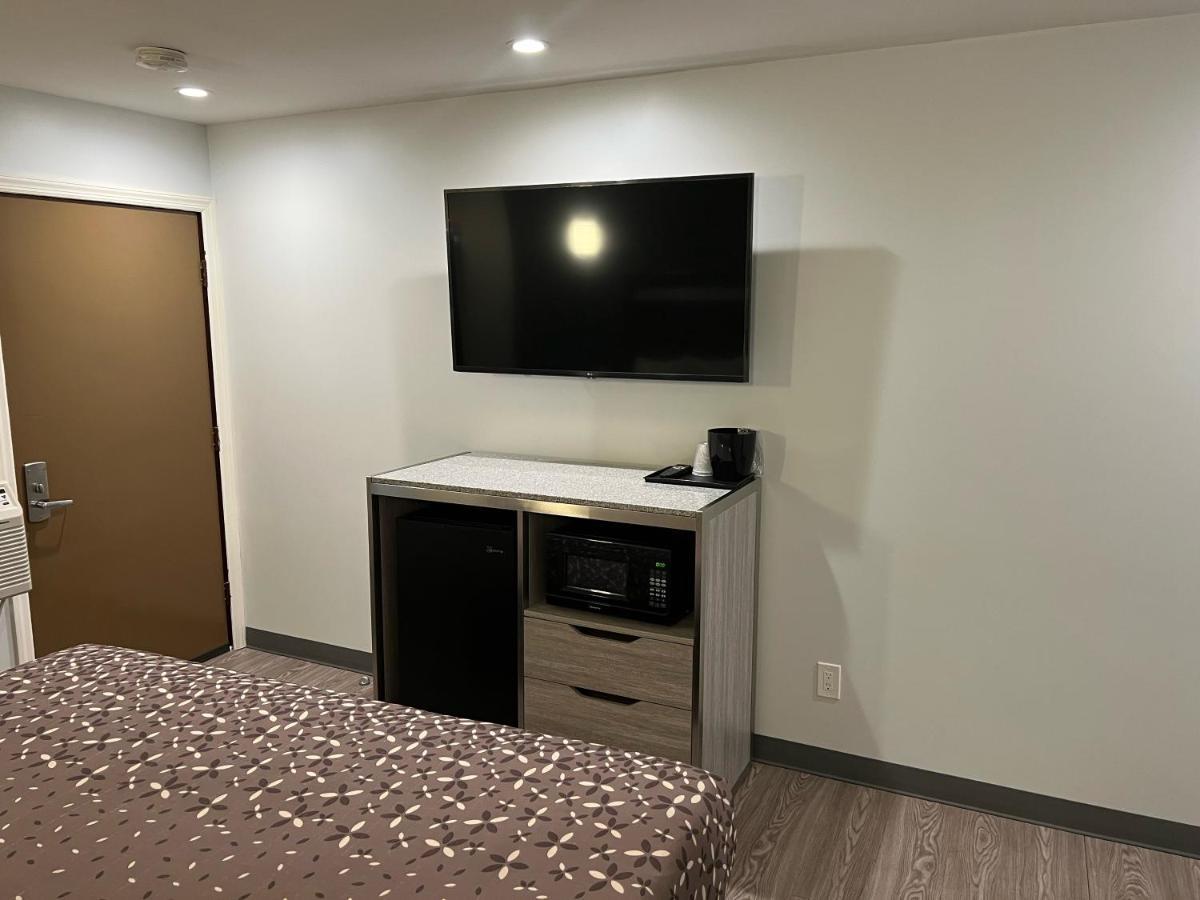 Suite with Hot Tub