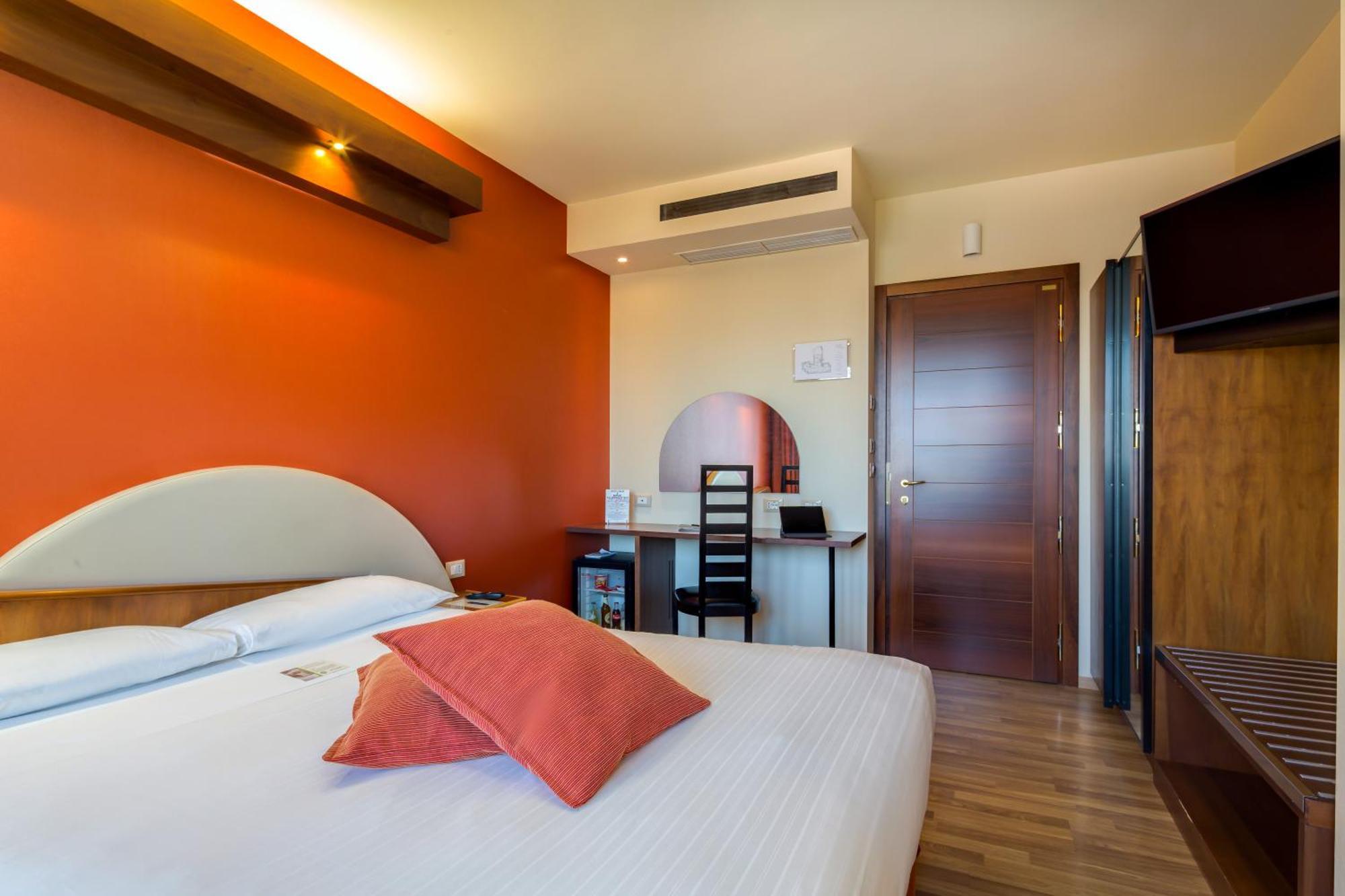 Connecting Rooms One Queen Two Single Beds