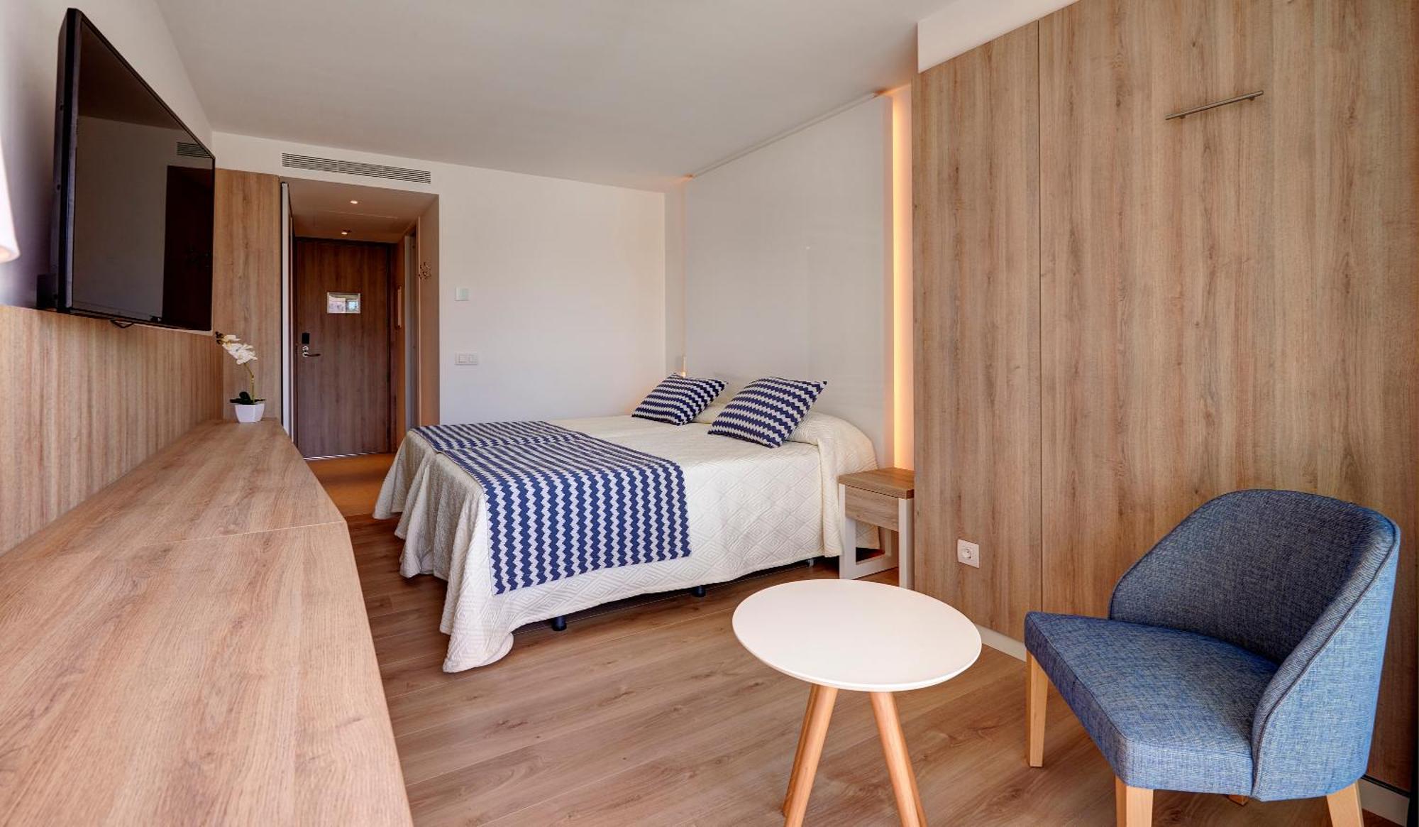 Double Room Pool or Sea View,1280750107:JPEG