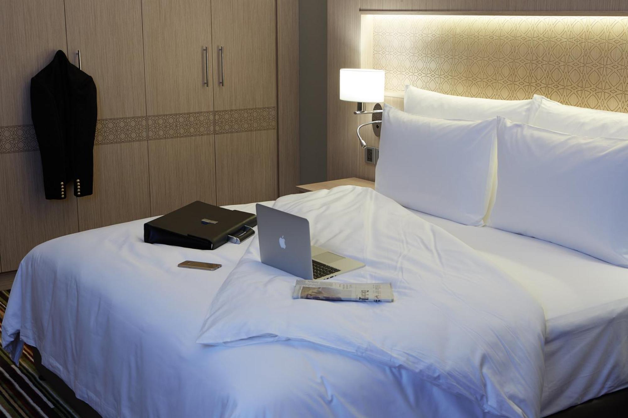 Habitat King • Outlet Mall Shuttle • Dining • Ideal Getaway,1015344067:JPEG