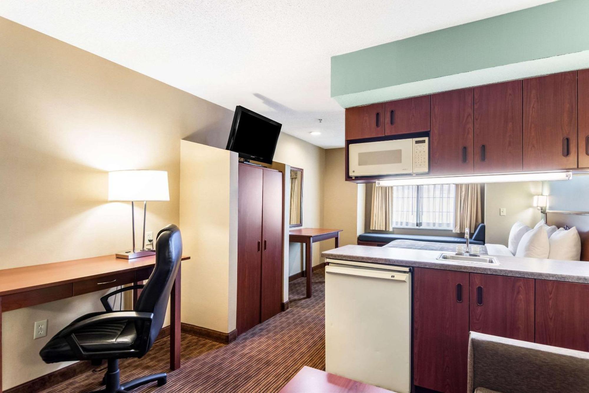 Business King Suite with Sofa Bed - Non-Smoking,1218008581:JPEG