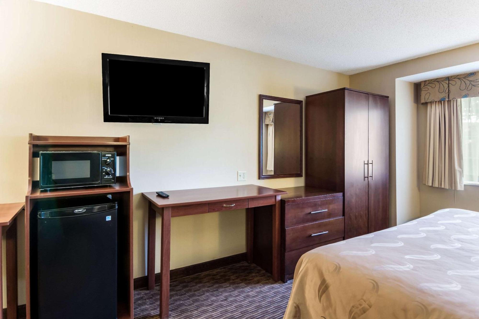 Standard King Suite - Non-Smoking,910809625:JPEG