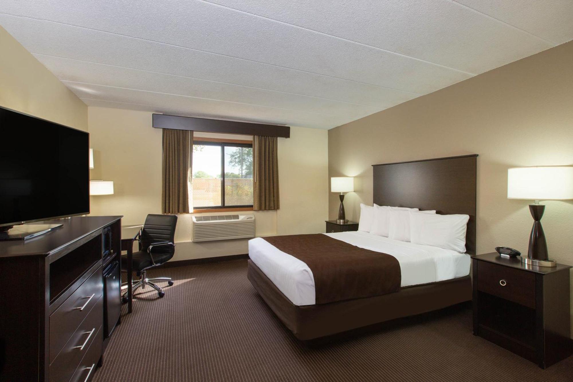 Queen Room - Mobility Access/Non-Smoking,542603181:JPEG