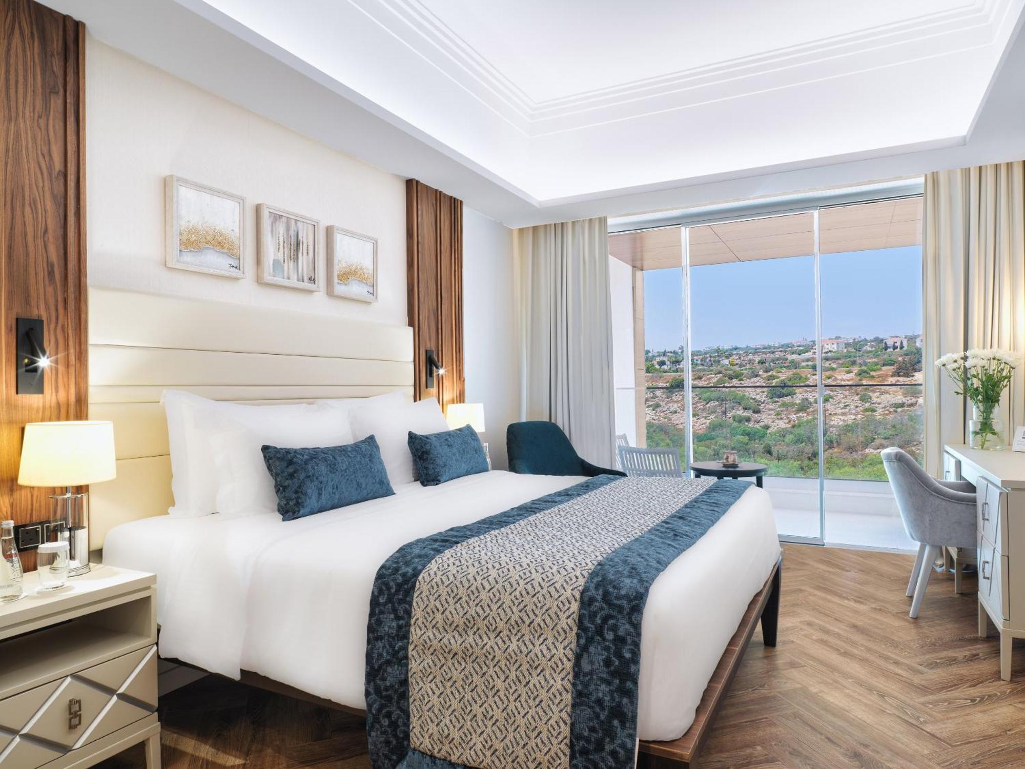 Junior Suite Inland View
